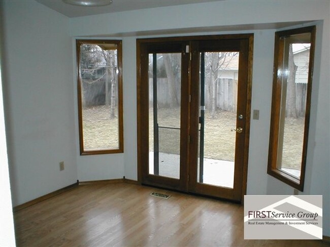 Building Photo - Large Single Family Home SE Boise!
