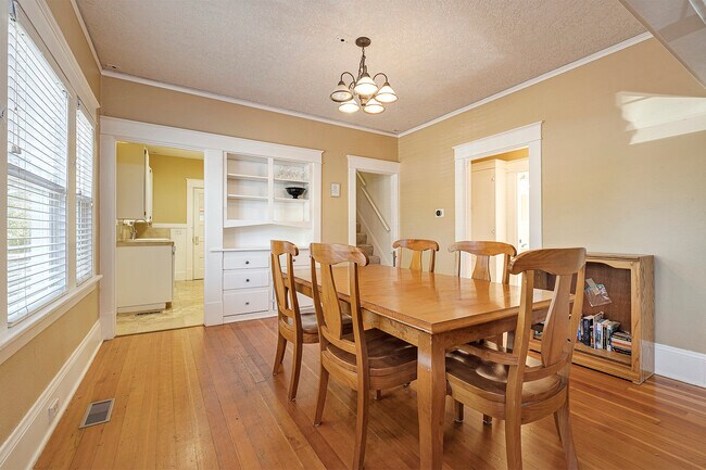 Building Photo - 2330 SW 170th Ave