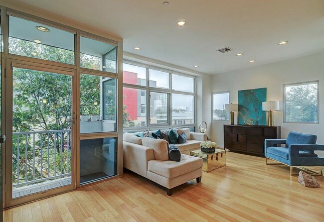 Building Photo - 1406 Columbus-203.64