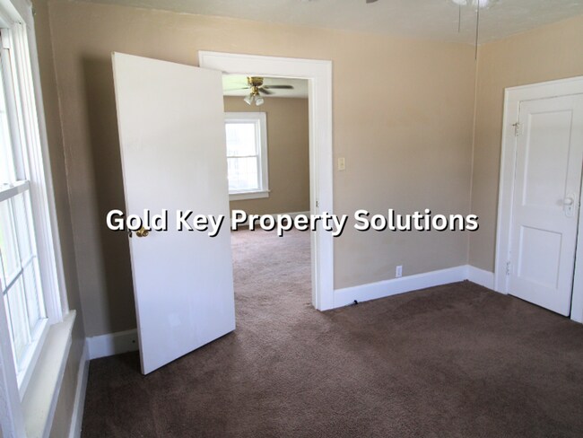 Building Photo - Cute and Cozy 1 BR 1 BA House with Garage (NO SECTION 8)
