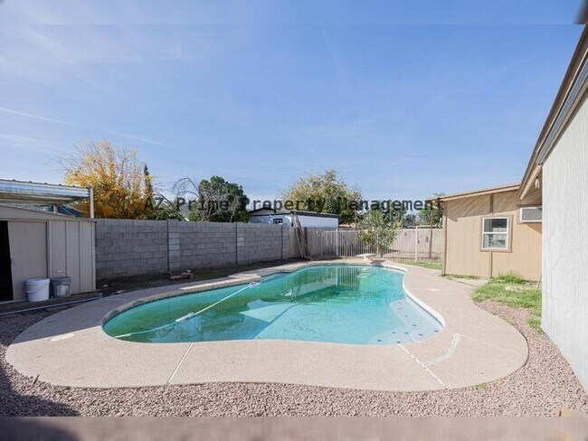 Building Photo - 2429 E Juanita Ave