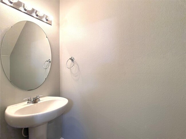 Building Photo - 447 Arbor Lakes Dr