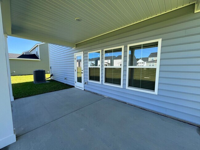 Building Photo - 1038 Adirondack Dr