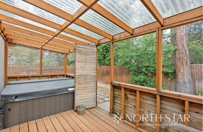 Building Photo - Modern and Spacious 3 bed/2 bath