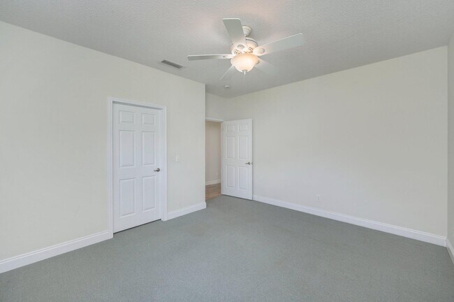 Building Photo - 322 Crescent Dr
