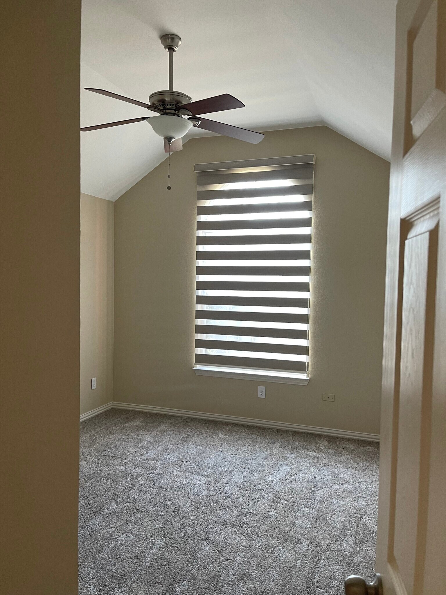 Building Photo - 1813 Angel Falls Dr