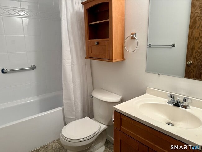 Building Photo - 22 Dartmouth Dr