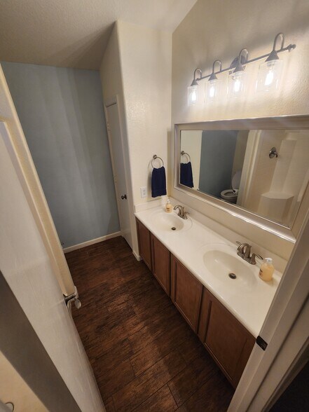 Master Bath - 3209 N 130th Ave