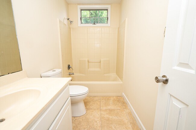 Building Photo - 6118 Gondolier Dr