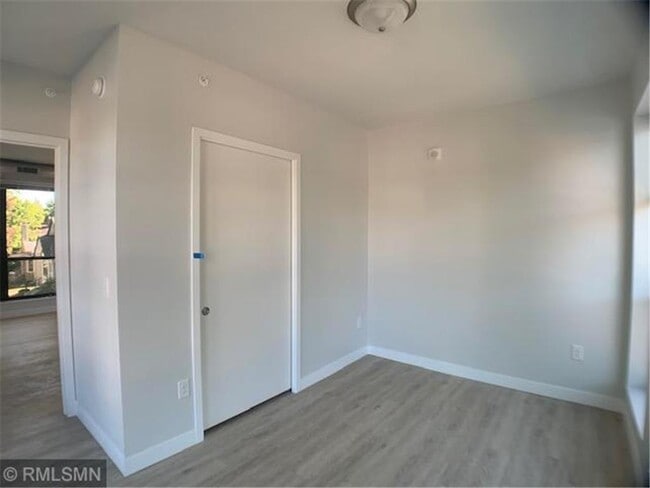 Building Photo - 3325 E 52nd St