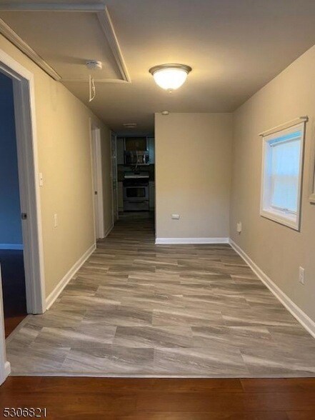 Building Photo - 354 Maxim Dr