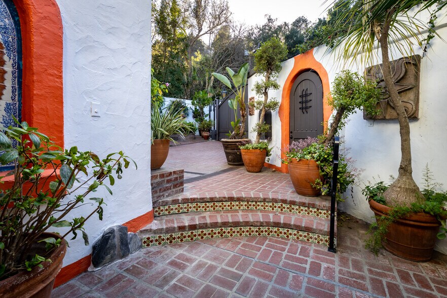 Truly authentic Spanish architecture - 2942 Passmore Dr