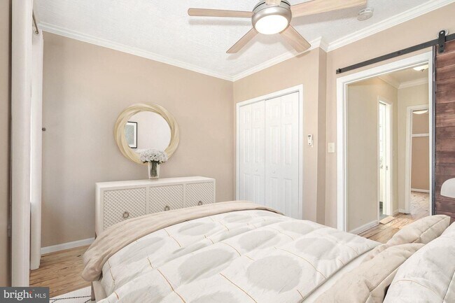 Building Photo - 225 Parker St NE