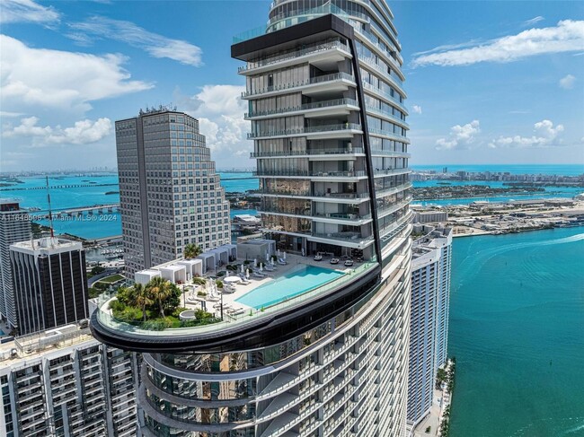 Primary Photo - 300 Biscayne Boulevard Way