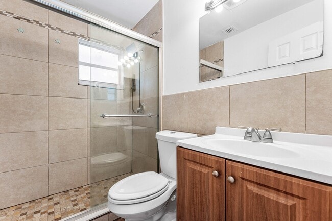 Building Photo - 500 NE 48th St