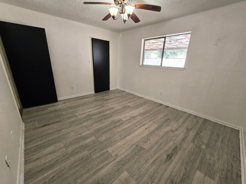 Building Photo - 2215 Gontier Dr
