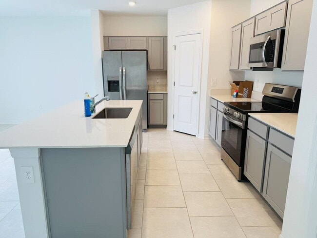 Building Photo - 644 Reggie Rd