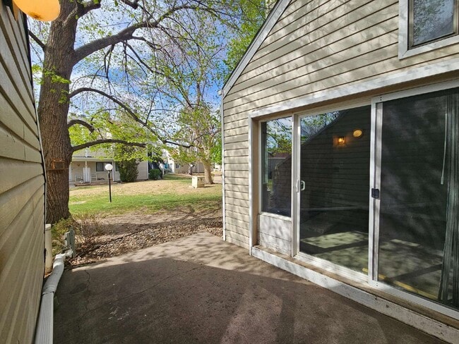 Building Photo - 2618 S Xanadu Way