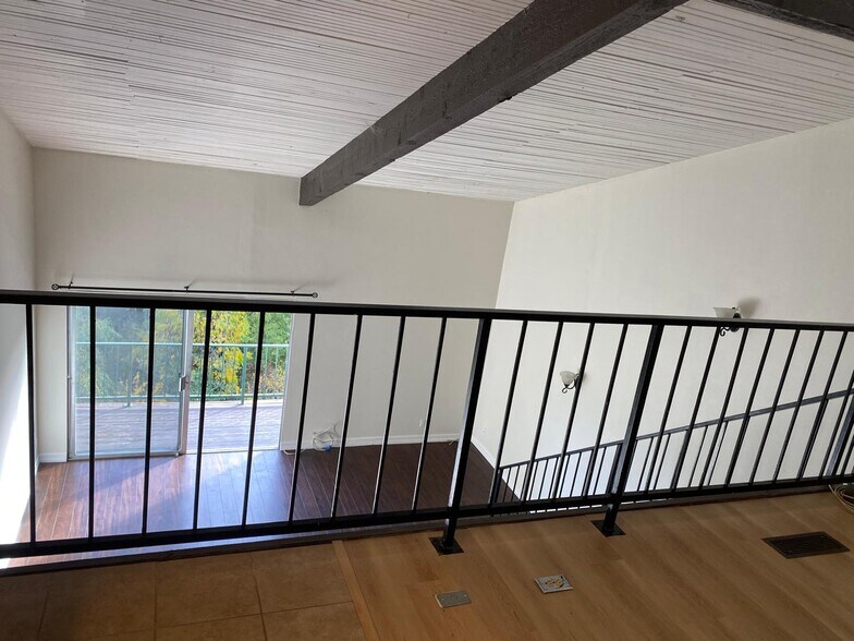 Building Photo - 5460 White Oak Ave