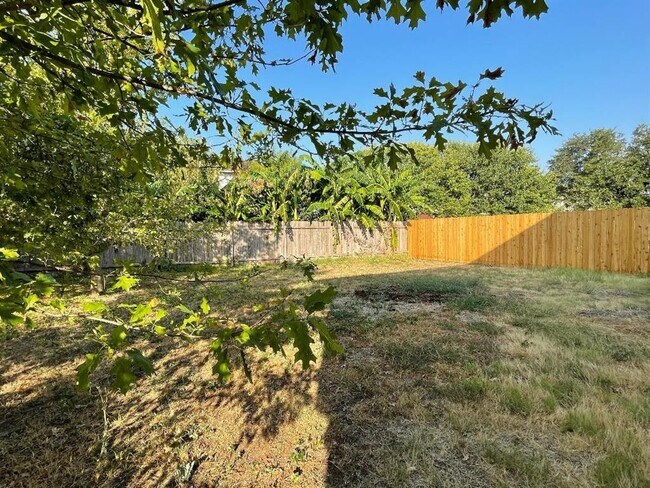 Building Photo - 2505 Winslow Dr