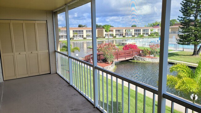 Building Photo - Best 55+ Complex in Merritt Island 3/2 open floor plan.
