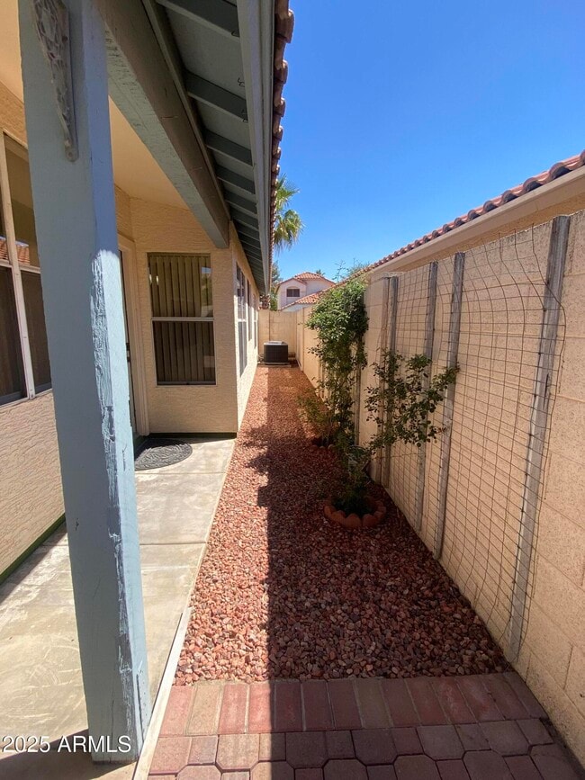 Building Photo - 902 W Sun Coast Dr
