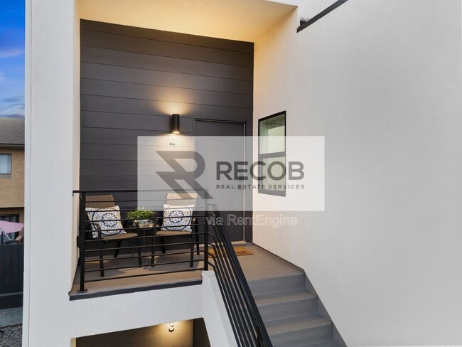 Building Photo - 1638 Elm Ave