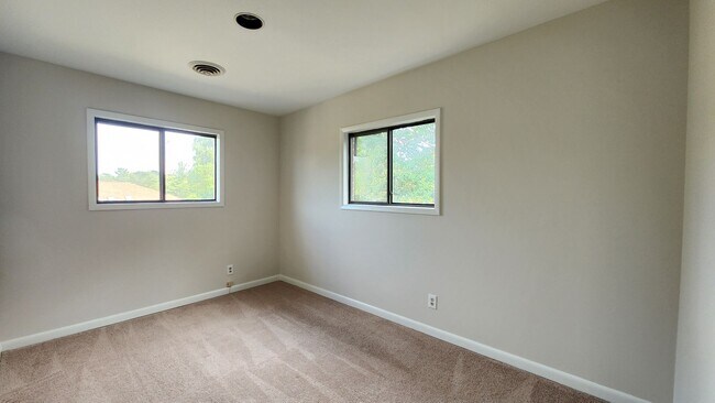 Building Photo - Affordable Condo with New Kitchen and Bath