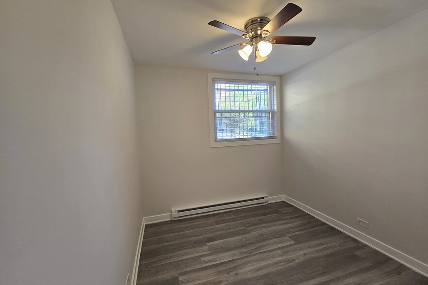 Building Photo - 730 W Roscoe St