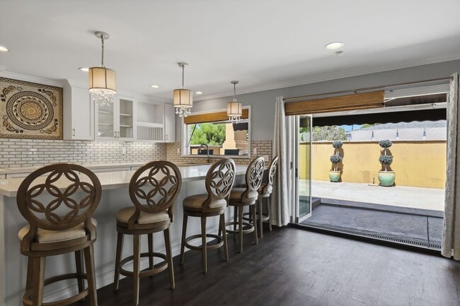 Building Photo - 1184 Devonshire Dr