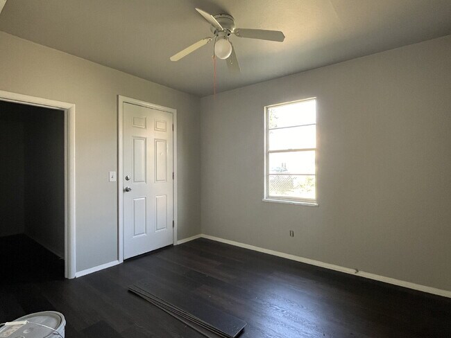 Building Photo - 2 Bedroom for Lease!!