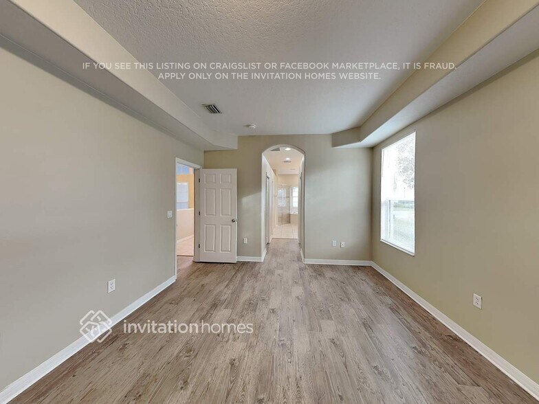 Building Photo - 12423 25th Ct E