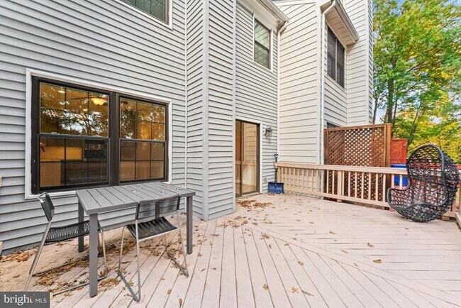 Building Photo - 8605 Western Oak Dr