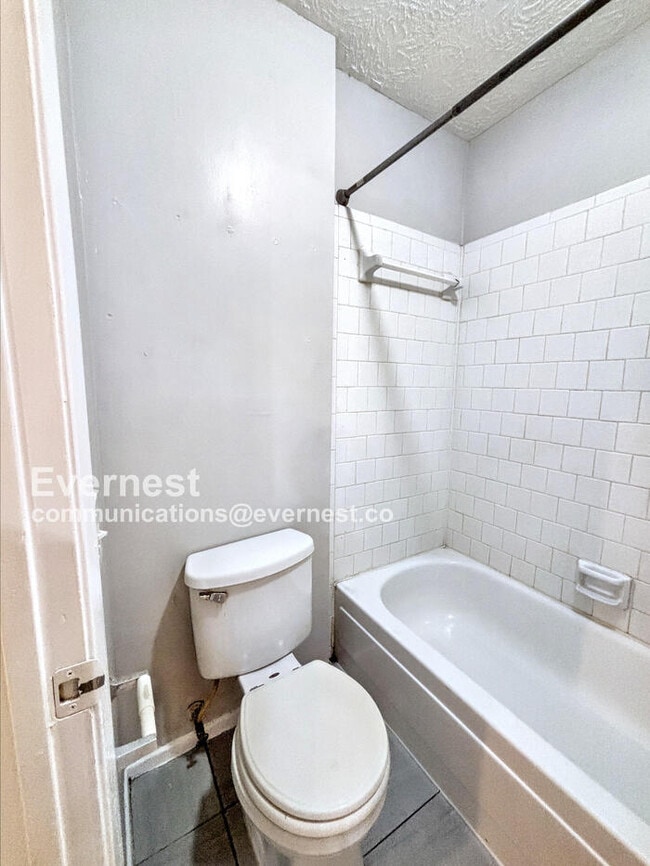 Building Photo - 203 Woodvale Dr