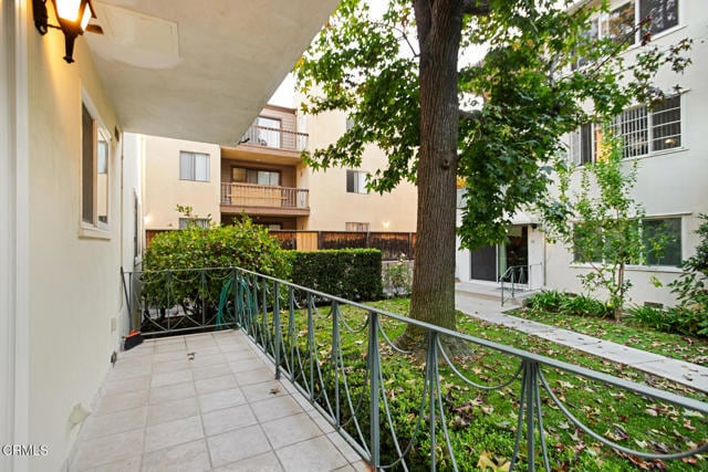 Building Photo - 1233 N Columbus Ave