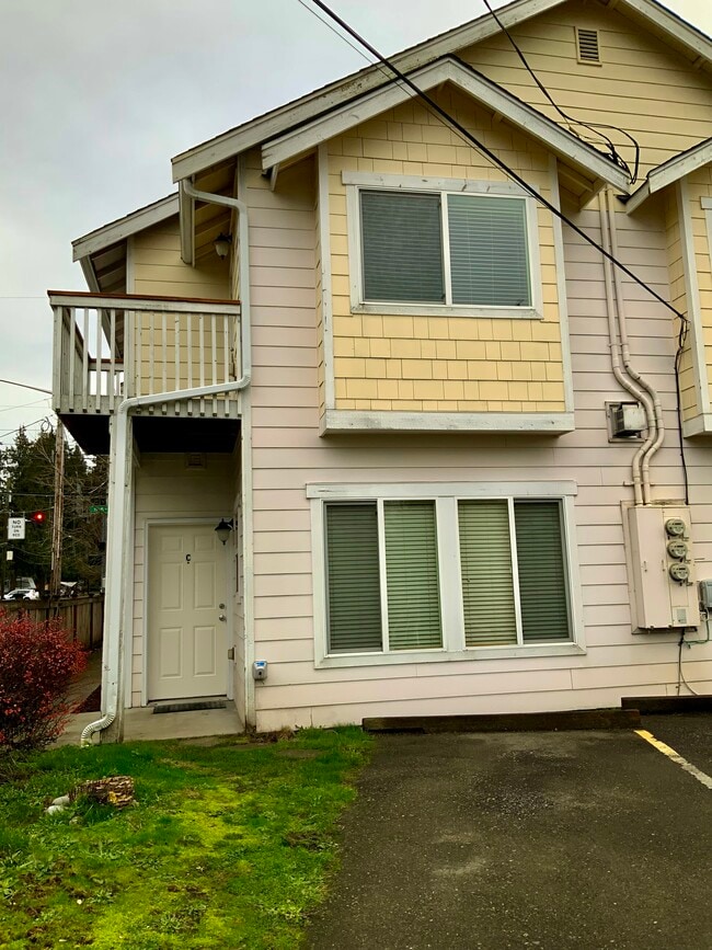 Building Photo - 501 N 105th St