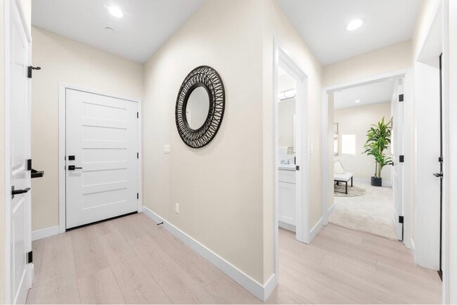 Building Photo - 648 W Grand Ave