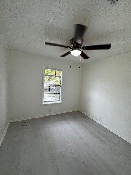 Building Photo - 1773 Windsor Dr