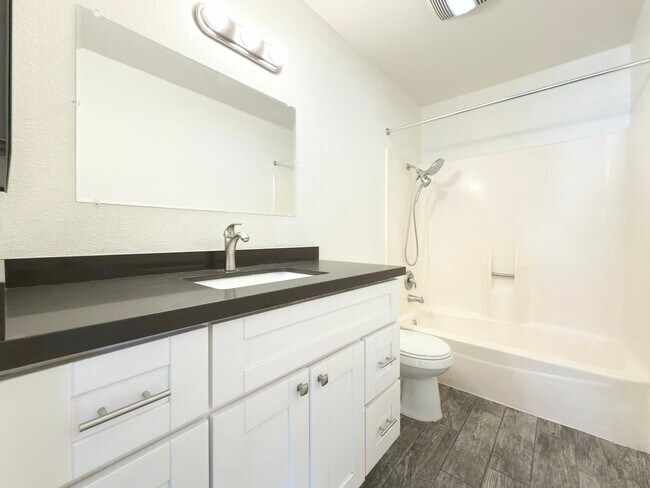 Building Photo - Spacious Townhome in Desirable Tiburon Community!