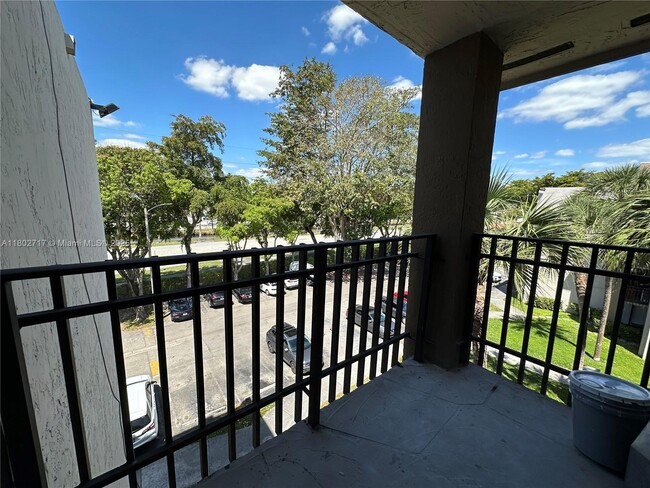 Building Photo - 3561 SW 117th Ave
