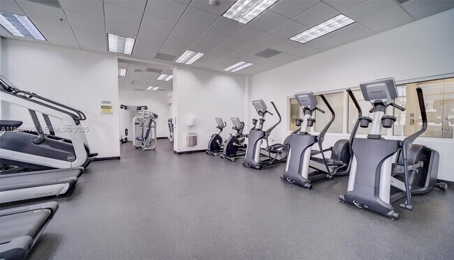 Building Photo - 1200 Brickell Bay Dr