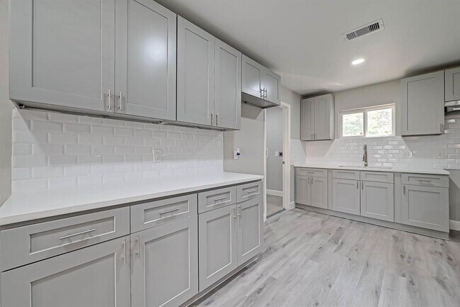 Building Photo - 9830 Degas Ln