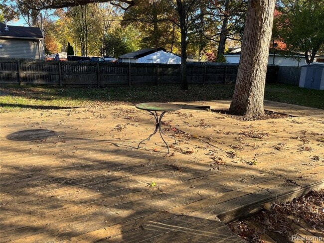 Building Photo - 5868 N Linville St