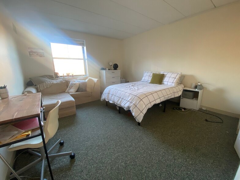 Building Photo - 5 Douglas Park