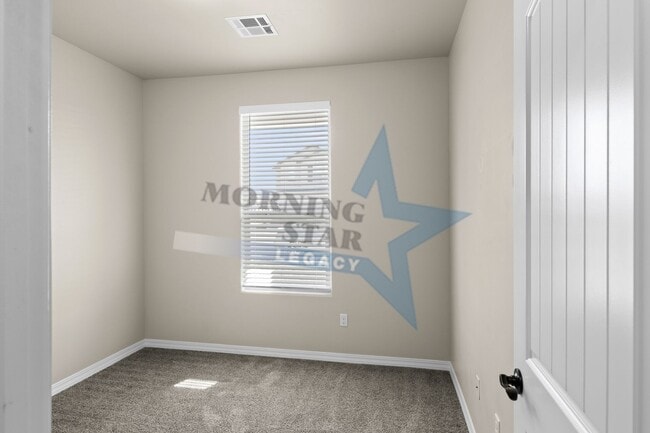 Building Photo - 4 bedroom with 3 bathrooms!!!!