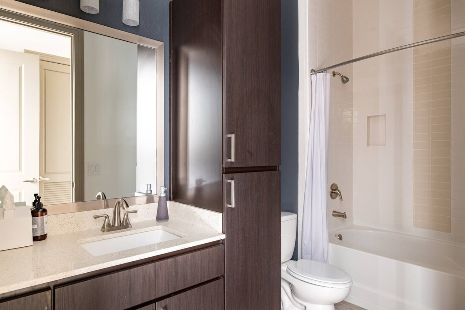 Building Photo - 555 N College Ave