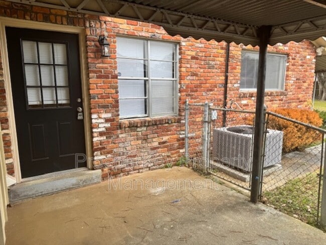 Building Photo - 3021 Emory St