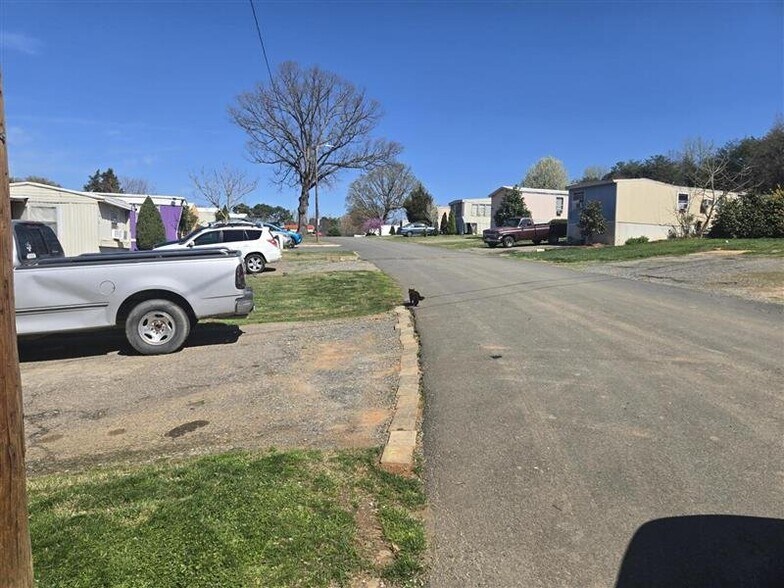 Building Photo - 918 Cline Park Dr