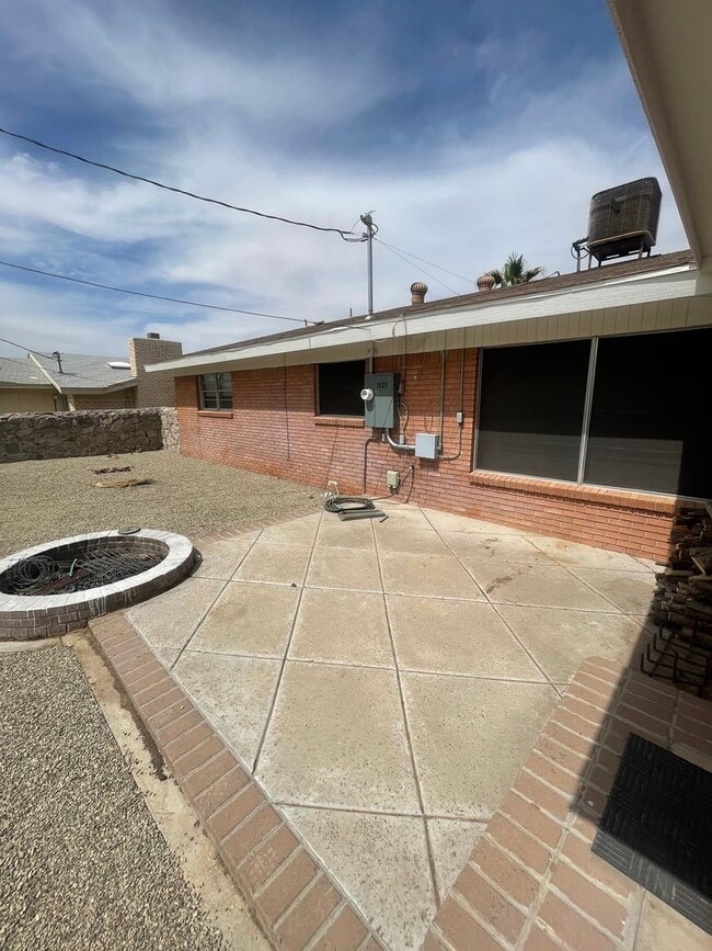 Building Photo - Charming 4 Bedroom/2 Bathroom House Near NMSU