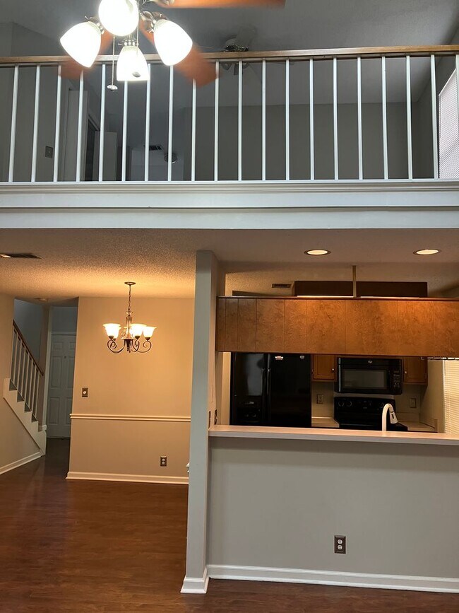 Building Photo - End Unit Townhome in the Villages of Brentwood